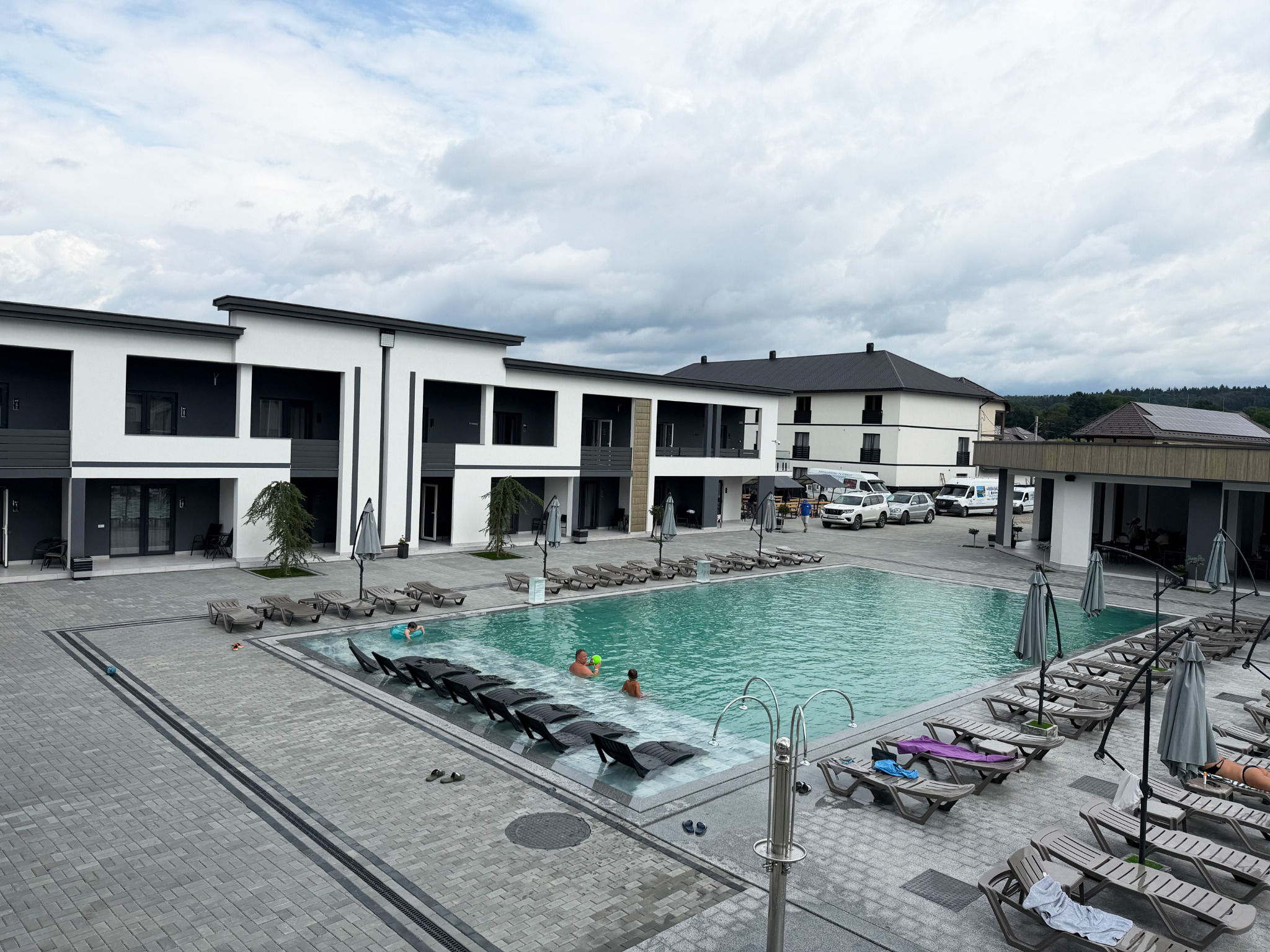 Басейн BROOKSIDE HOTEL